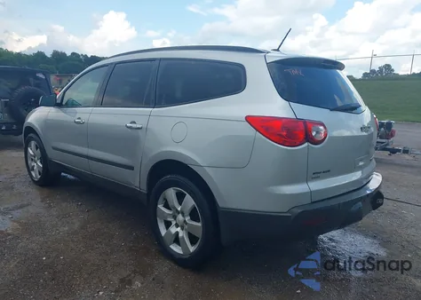 2011 Chevrolet Traverse Ls z USA, uszkodzony, nr VIN 1GNKVFED9BJ176087